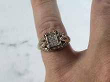 Load image into Gallery viewer, Womens Vintage Estate 10K Yellow Gold Diamond Cluster Ring 4.3g E1078