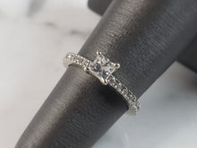Load image into Gallery viewer, Womens Vintage Estate 14k White Gold Diamond Engagement Ring 2.4g E1095