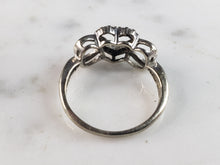 Load image into Gallery viewer, Womens Vintage Estate 10k Gold Diamond Heart Ring 2.0g E1121