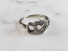 Load image into Gallery viewer, Womens Vintage Estate 10k Gold Diamond Heart Ring 2.0g E1121
