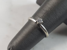Load image into Gallery viewer, Womens Vintage Estate 14k White Gold Solitaire .10ct Diamond Ring 1.2g  E1128