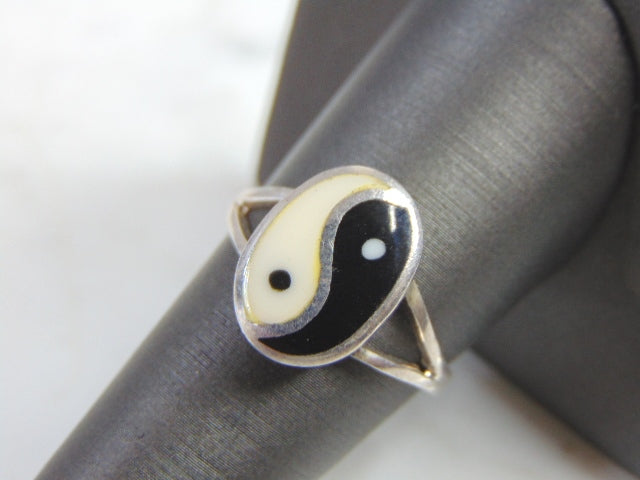 Vintage Estate Sterling Silver Chinese Yin Yang Ring 3.0g E1170