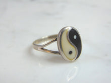 Load image into Gallery viewer, Vintage Estate Sterling Silver Chinese Yin Yang Ring 3.0g E1170
