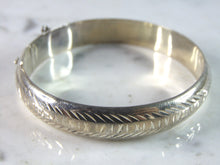 Load image into Gallery viewer, Womens Vintage Estate Sterling Silver Etched Bangle Bracelet 16.1g E1179