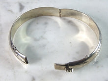 Load image into Gallery viewer, Womens Vintage Estate Sterling Silver Etched Bangle Bracelet 16.1g E1179