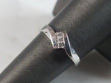 Load image into Gallery viewer, Womens Vintage Estate 10K White Gold Ring Diamond Ring, 1.7g, E1225