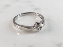 Load image into Gallery viewer, Womens Vintage Estate 10K White Gold Ring Diamond Ring, 1.7g, E1225