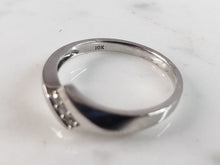 Load image into Gallery viewer, Womens Vintage Estate 10K White Gold Ring Diamond Ring, 1.7g, E1225