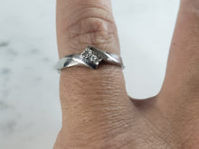 Load image into Gallery viewer, Womens Vintage Estate 10K White Gold Ring Diamond Ring, 1.7g, E1225