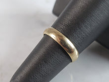 Load image into Gallery viewer, Womens Vintage Estate 14K Yellow Gold Wedding Band Ring 2.6g E1229