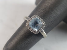 Load image into Gallery viewer, Womens Vintage Estate 10K Gold Aquamarine &amp; Diamond Ring 1.9g E1245