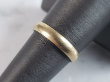 Load image into Gallery viewer, Womens Vintage Estate 14K Yellow Gold Wedding Band Ring 2.6g E1259