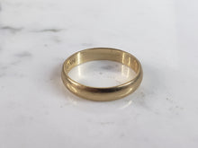 Load image into Gallery viewer, Womens Vintage Estate 14K Yellow Gold Wedding Band Ring 2.6g E1259