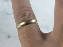Load image into Gallery viewer, Womens Vintage Estate 14K Yellow Gold Wedding Band Ring 2.6g E1259