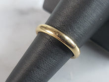 Load image into Gallery viewer, Womens Vintage Estate 18K Gold Hilcox British Wedding Band Ring 4.9g E1272
