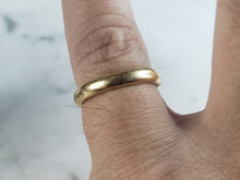 Load image into Gallery viewer, Womens Vintage Estate 18K Gold Hilcox British Wedding Band Ring 4.9g E1272