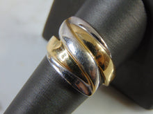 Load image into Gallery viewer, WOMENS VINTAGE ESTATE 14K WHITE &amp; YELLOW GOLD RING W/ MODERN DESIGN 6.5g  E1385