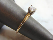 Load image into Gallery viewer, WOMENS VINTAGE ESTATE 14K YELLOW GOLD &amp; SOLITAIRE DIAMOND RING 3.0g  E1527