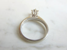 Load image into Gallery viewer, WOMEN&#39;S VINTAGE ESTATE 14K WHITE GOLD &amp; SOLITAIRE DIAMOND RING 3.3g  E1528
