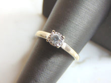 Load image into Gallery viewer, Womens Vintage Estate 10K White Gold Ring Diamond Ring, 2.9g E1982