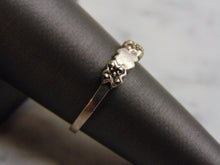 Load image into Gallery viewer, Women&#39;s Vintage Estate Sterling Silver Ring 2.2g E2044
