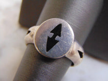 Load image into Gallery viewer, Vintage Estate Sterling Silver Up Down Arrow Ring, 4.8g  E2062