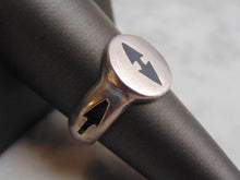 Load image into Gallery viewer, Vintage Estate Sterling Silver Up Down Arrow Ring, 4.8g  E2062
