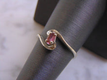 Load image into Gallery viewer, Womens Vintage Estate 14k White Gold Ring w/ Rhodolite Stone 1.6g #E2121