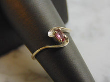 Load image into Gallery viewer, Womens Vintage Estate 14k White Gold Ring w/ Rhodolite Stone 1.6g #E2121