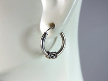 Load image into Gallery viewer, Womens Vintage Estate Sterling Silver Hoop Earrings 1.3g E2223