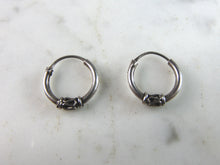 Load image into Gallery viewer, Womens Vintage Estate Sterling Silver Hoop Earrings 1.3g E2223