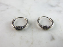 Load image into Gallery viewer, Womens Vintage Estate Sterling Silver Hoop Earrings 1.3g E2223