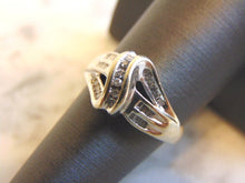 Load image into Gallery viewer, Women&#39;s Vintage Estate 10K White Gold Diamond Ring 3.2g E2295