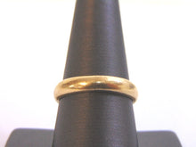 Load image into Gallery viewer, Mens Vintage Estate 14K Gold Wedding Band Ring 5.5g E2412