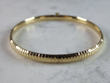 Load image into Gallery viewer, Womens Vintage Estate 14K Yellow Gold Bangle Bracelet 6g E2450