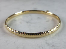 Load image into Gallery viewer, Womens Vintage Estate 14K Yellow Gold Bangle Bracelet 6g E2450