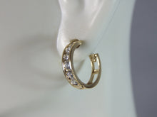 Load image into Gallery viewer, Womens Vintage Estate 14K Yellow Gold CZ Hoop Earrings, 1.7g E2456