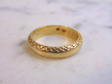 Load image into Gallery viewer, MENS VINTAGE ESTATE 14K YELLOW GOLD WEDDING BAND RING 7.3g  E2552