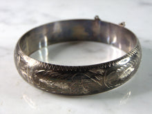 Load image into Gallery viewer, Womens Vintage Estate Sterling Silver Etched Cuff Bracelet 19.6g E2563