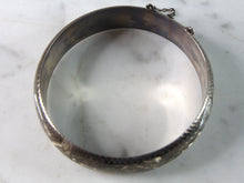 Load image into Gallery viewer, Womens Vintage Estate Sterling Silver Etched Cuff Bracelet 19.6g E2563