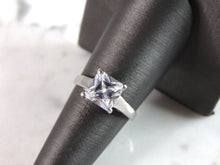 Load image into Gallery viewer, Womens Vintage Estate Sterling Silver CZ Ring  2.8g E2581