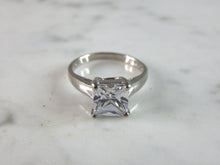 Load image into Gallery viewer, Womens Vintage Estate Sterling Silver CZ Ring  2.8g E2581