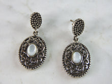 Load image into Gallery viewer, Womens Vintage Estate Sterling Silver M.O.P.  Earrings 5.4g E2651