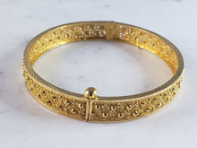 Load image into Gallery viewer, Womens Vintage Estate 22K Yellow Gold Bangle Bracelet 23.1g E2900