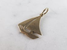Load image into Gallery viewer, Womens Vintage Estate 14K Gold Sailboat Charm Pendant, 1.4g E2902
