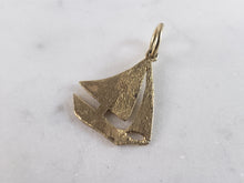 Load image into Gallery viewer, Womens Vintage Estate 14K Gold Sailboat Charm Pendant, 1.4g E2902