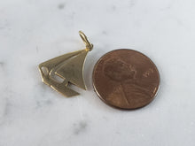 Load image into Gallery viewer, Womens Vintage Estate 14K Gold Sailboat Charm Pendant, 1.4g E2902