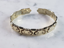 Load image into Gallery viewer, Womens Vintage Estate 14K Yellow Gold Cuff Bracelet 16.4g E2903