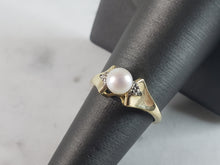 Load image into Gallery viewer, Womens Vintage Estate 10k Gold Pearl Diamond Ring 2.6g E2928