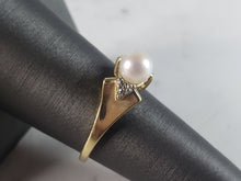 Load image into Gallery viewer, Womens Vintage Estate 10k Gold Pearl Diamond Ring 2.6g E2928